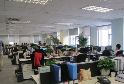 宜黃怡鑫取得塑料制品回收處理機 對已破碎塑料制品進行大小區分:塑料制品